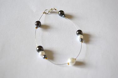 Bracelet mariage en perle   nacrées blanche et noire