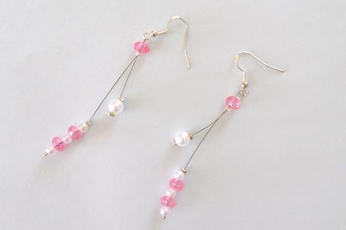 Boucle d'oreille en perle  nacrées blanche et perle rose