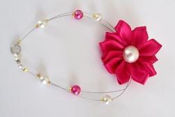 Bracelet mariage en perle de verre tchèque nacrées fuchsia et blanc avec fleur