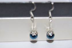 Boucle d'oreille en perle  nacrées bleu foncé