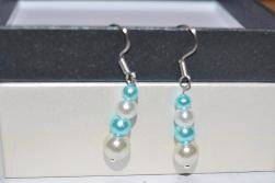 Boucle d'oreille en perle  nacrées blanche et turquoise