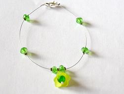 Bracelet en fleur verte