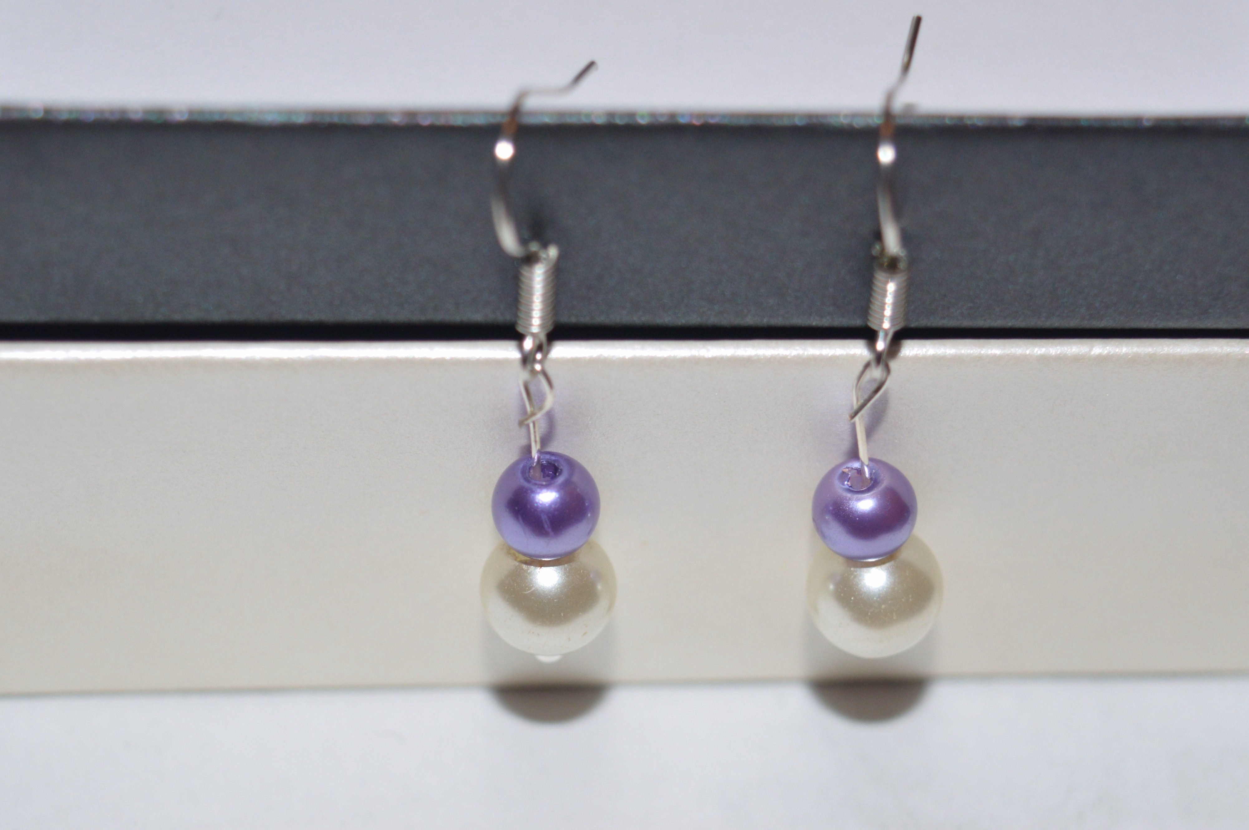 Boucles D'oreilles Vintage Argentées à Perle Nacrée – Fermoir Clous (occasion)
